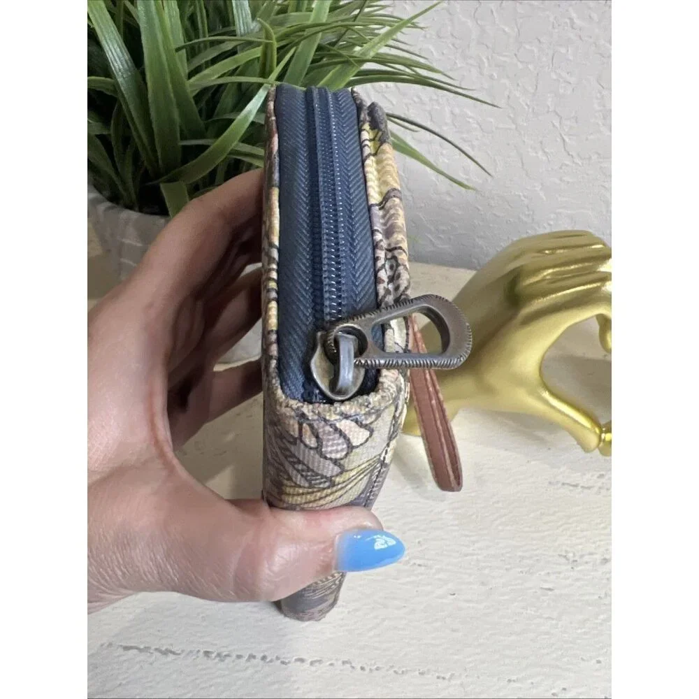 Sakroots Large Smartphone Wristlet Shadow Flower Power Wallet